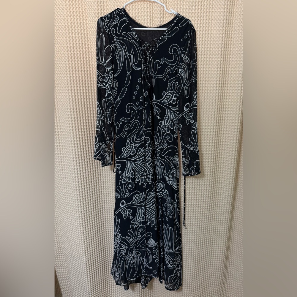 Black & white long sleeve dress